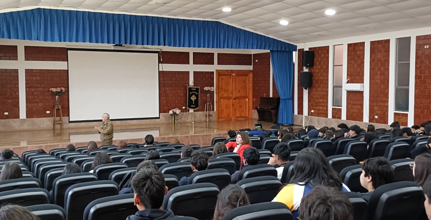 Carabineros realizan Charla Vocacional a nuestros/as estudiantes